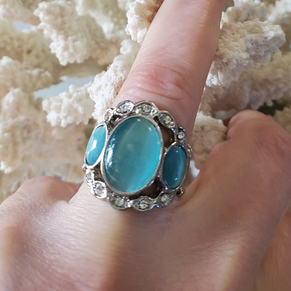 Silver Tone Stretch Ring with Blue Stones 💥3 for $24💥 - Picture 10 of 13